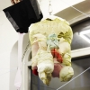 Leif Holmstrand / Territorial Clothing Cage Intermission 2010, Installation/performance ID:i, fotograf Hans Johansson